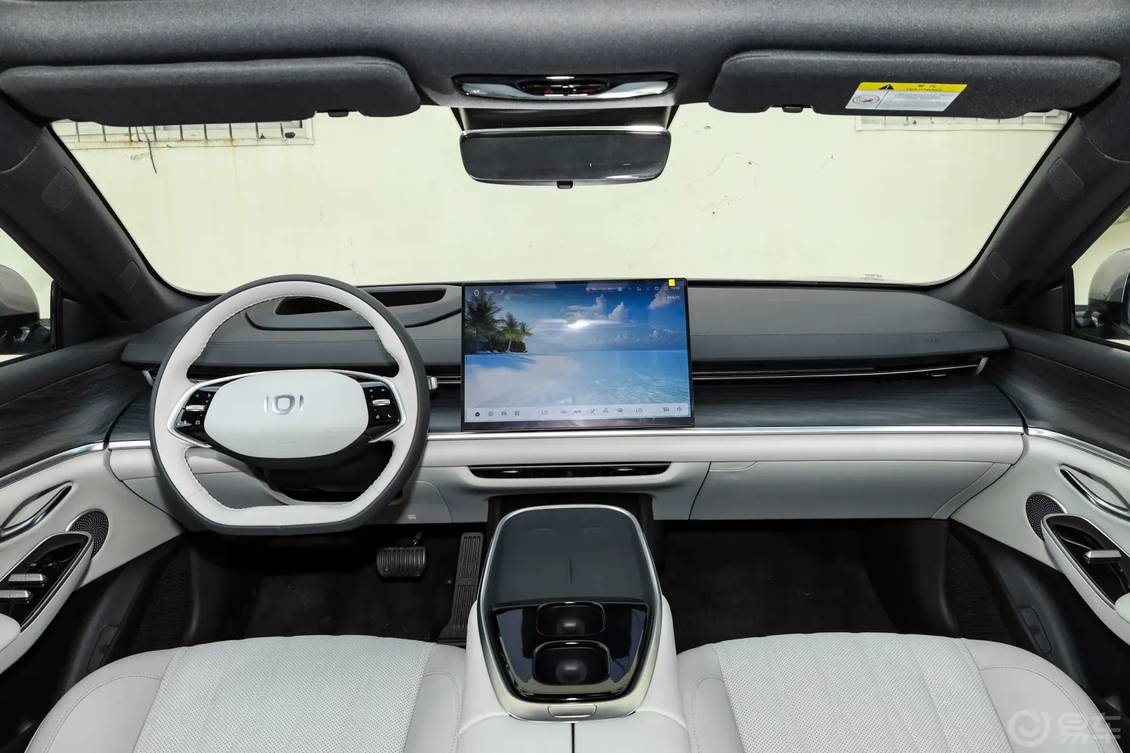 CHANGAN NEVO A07 EREV 310 Flagship — ղեկ և կենտրոնական վահանակ