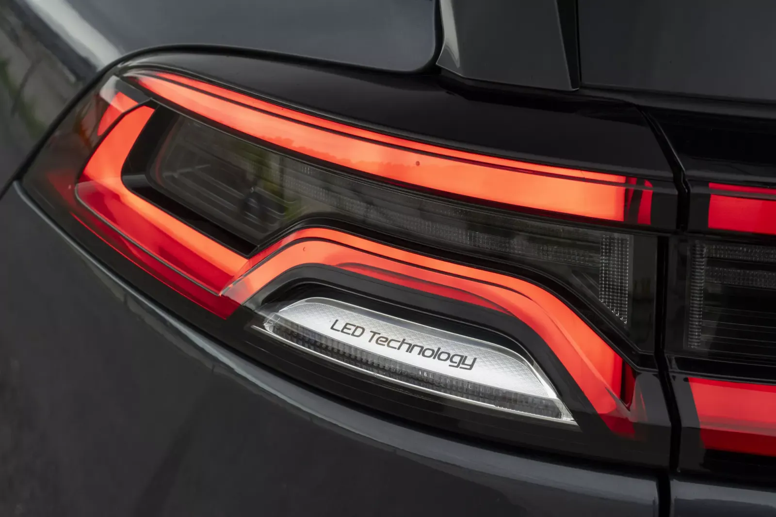 BYD Tang՝ հետևից անկյունագծով