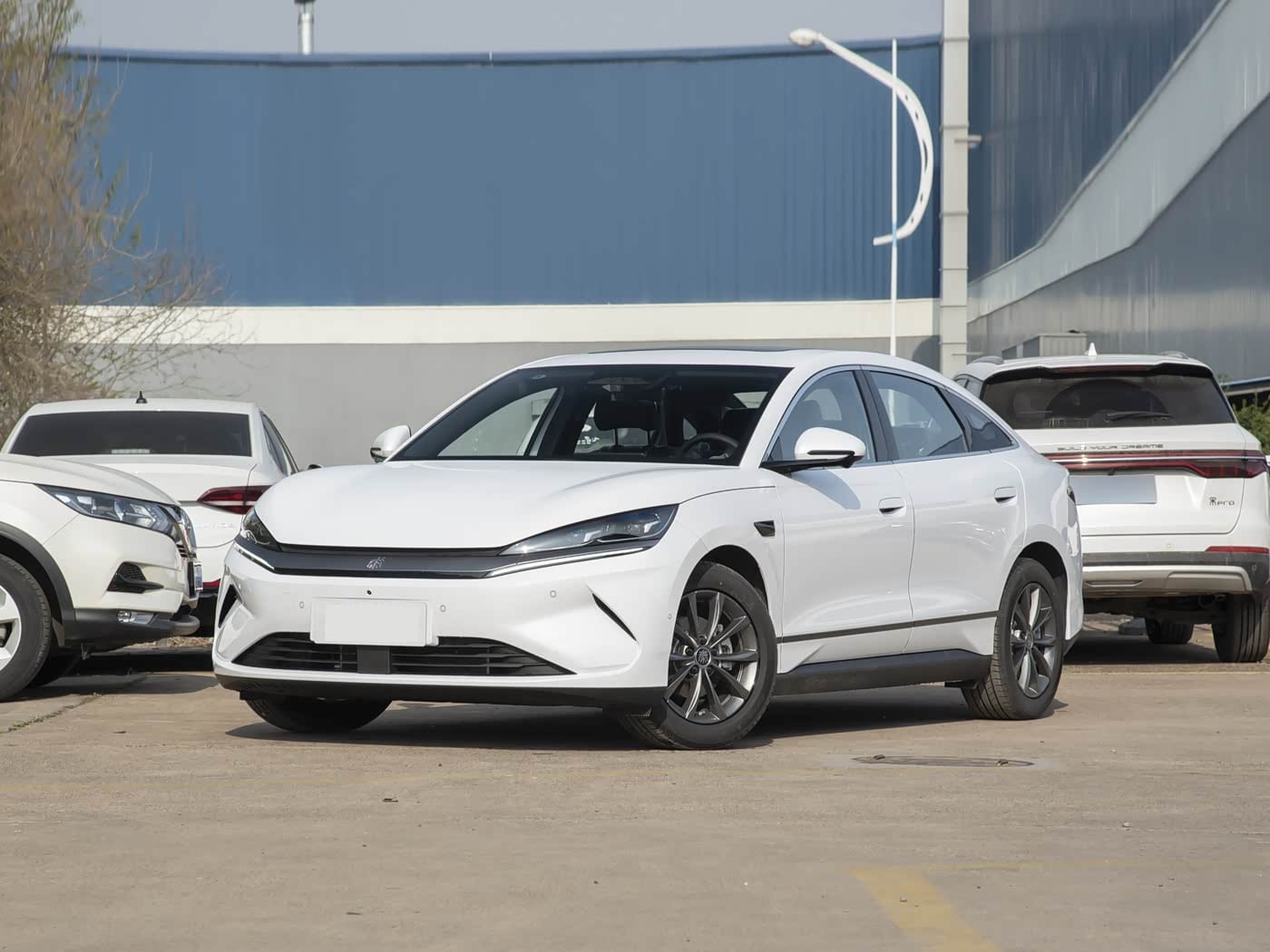 BYD Qin L 470KM Leading 2026, առջևից անկյունագծով