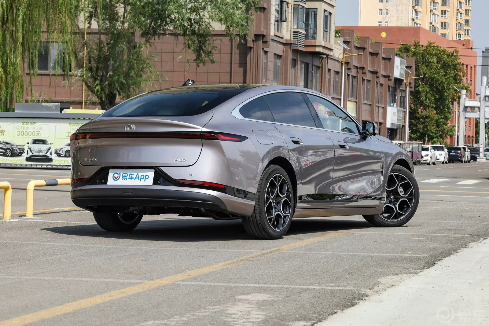 CHANGAN NEVO A07 EREV 310 Flagship — հետևից երեք քառորդ