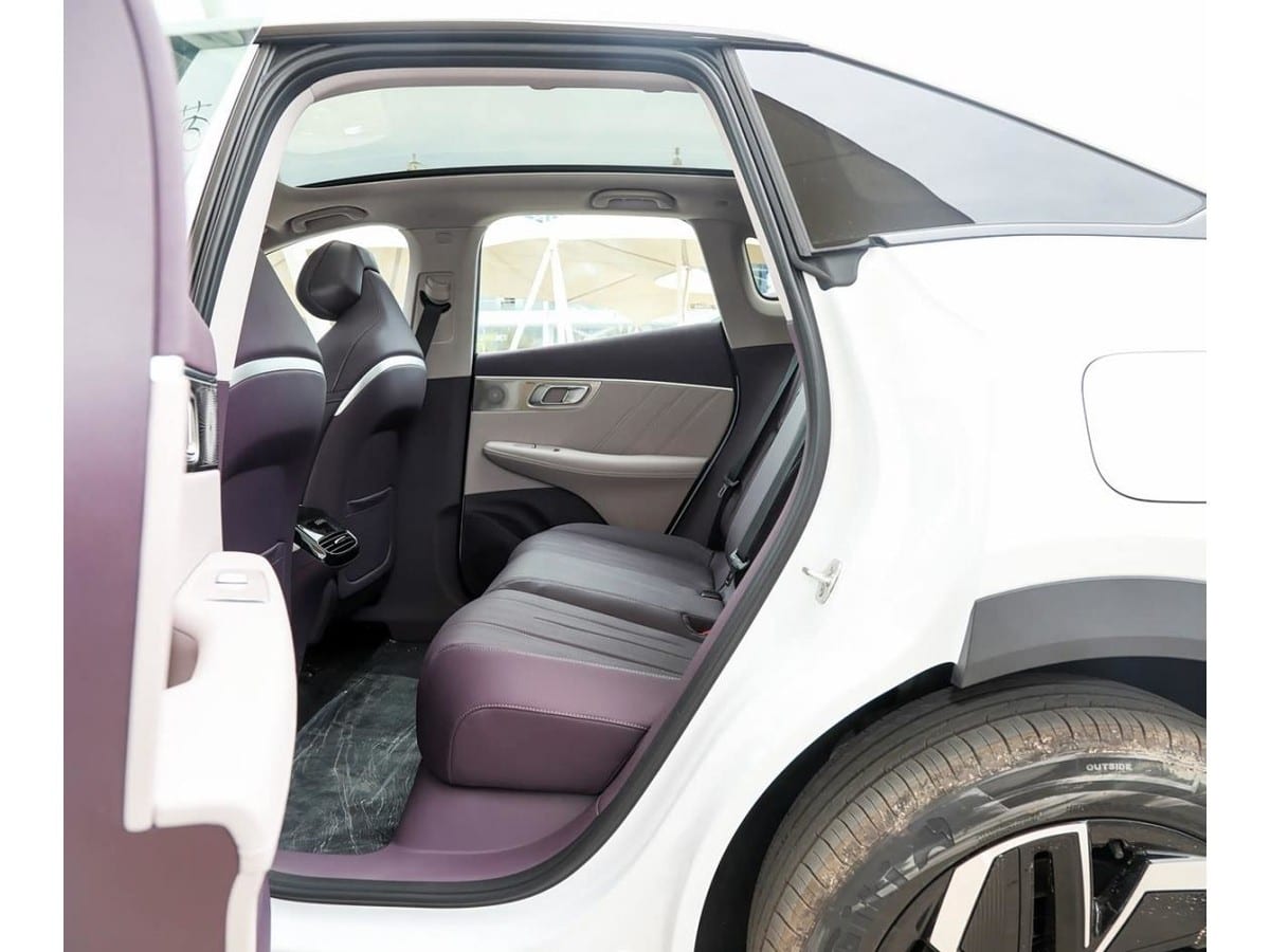 CHANGAN DEEPAL S07, մանուշակագույն հետևի նստատեղեր