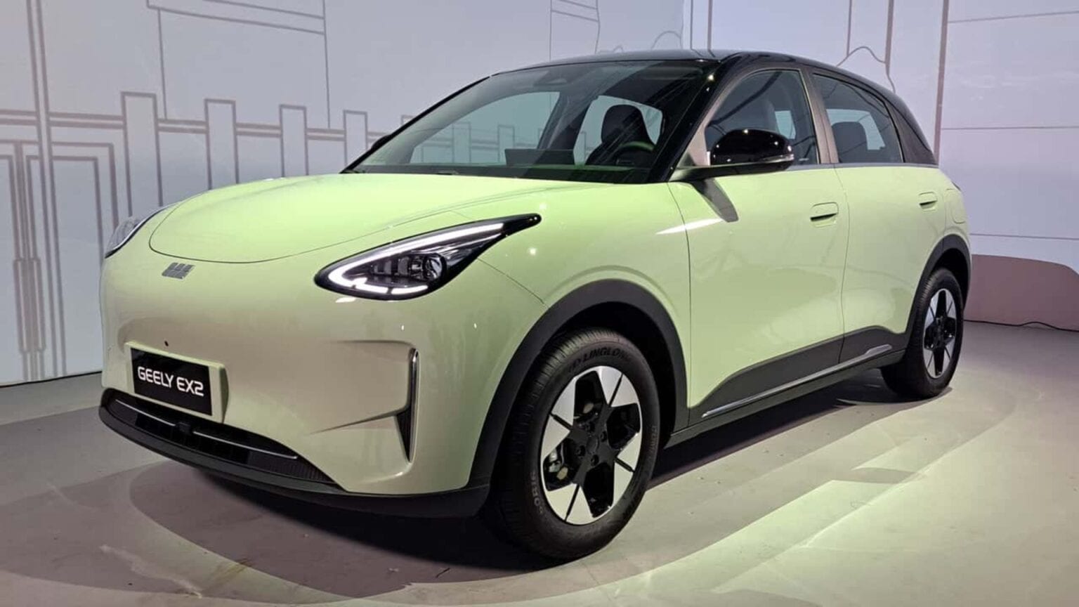 Geely EX2 2026, կանաչ, կողքից