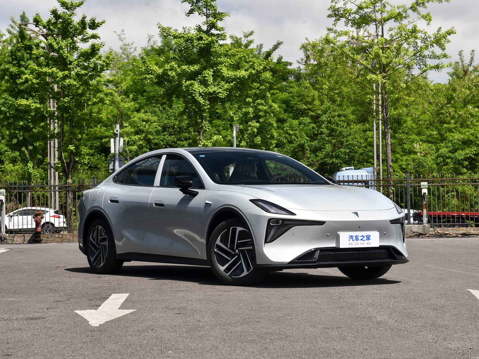 CHANGAN DEEPAL L06 560 Max 2026՝ առջևի աջ անկյունից