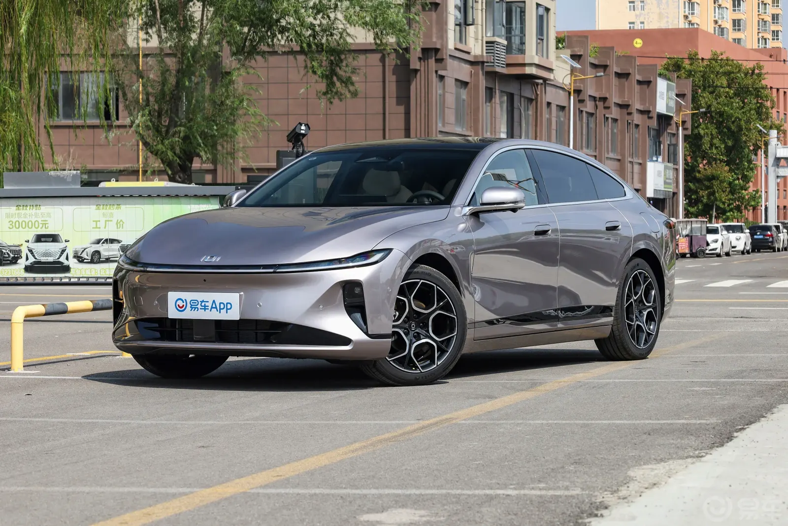 CHANGAN NEVO A07 EREV 310 Flagship — առջևից հակառակ անկյուն