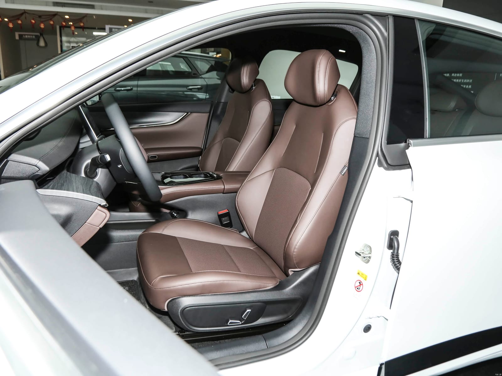CHANGAN NEVO A07 140 Elite 2025՝ առջևի նստատեղերը