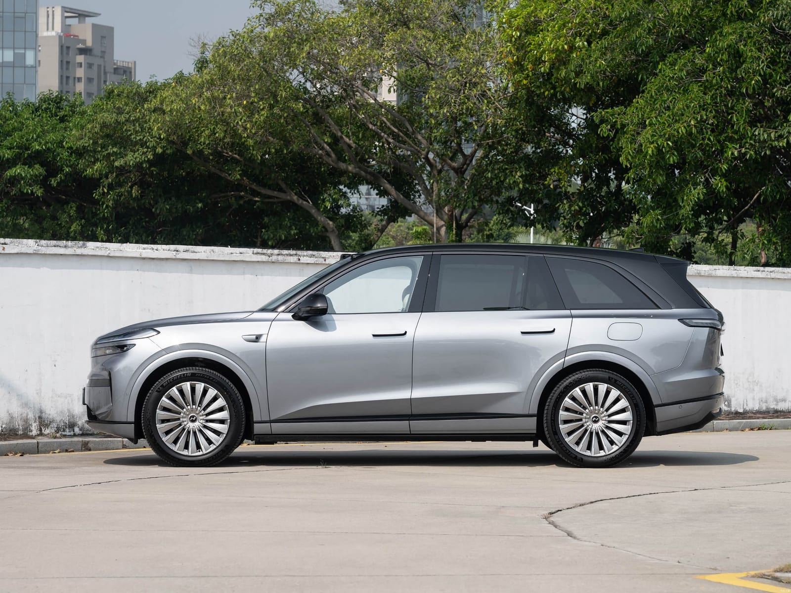 ONVO L80 85 kWh · RWD / AWD 2026, կողքից