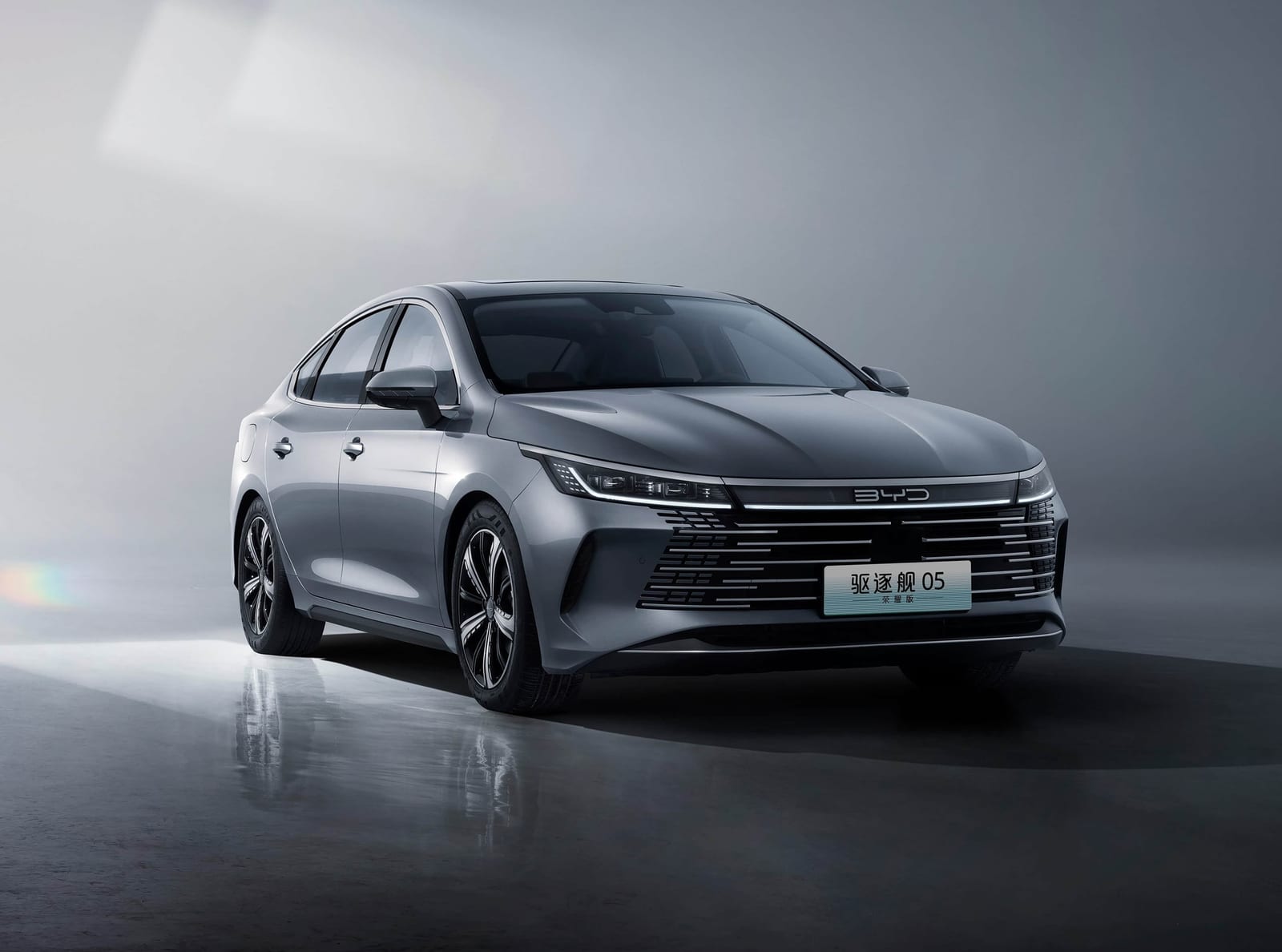 BYD Destroyer 05 DM-i Honor Luxury 120KM 2024, առջևից անկյունագծով
