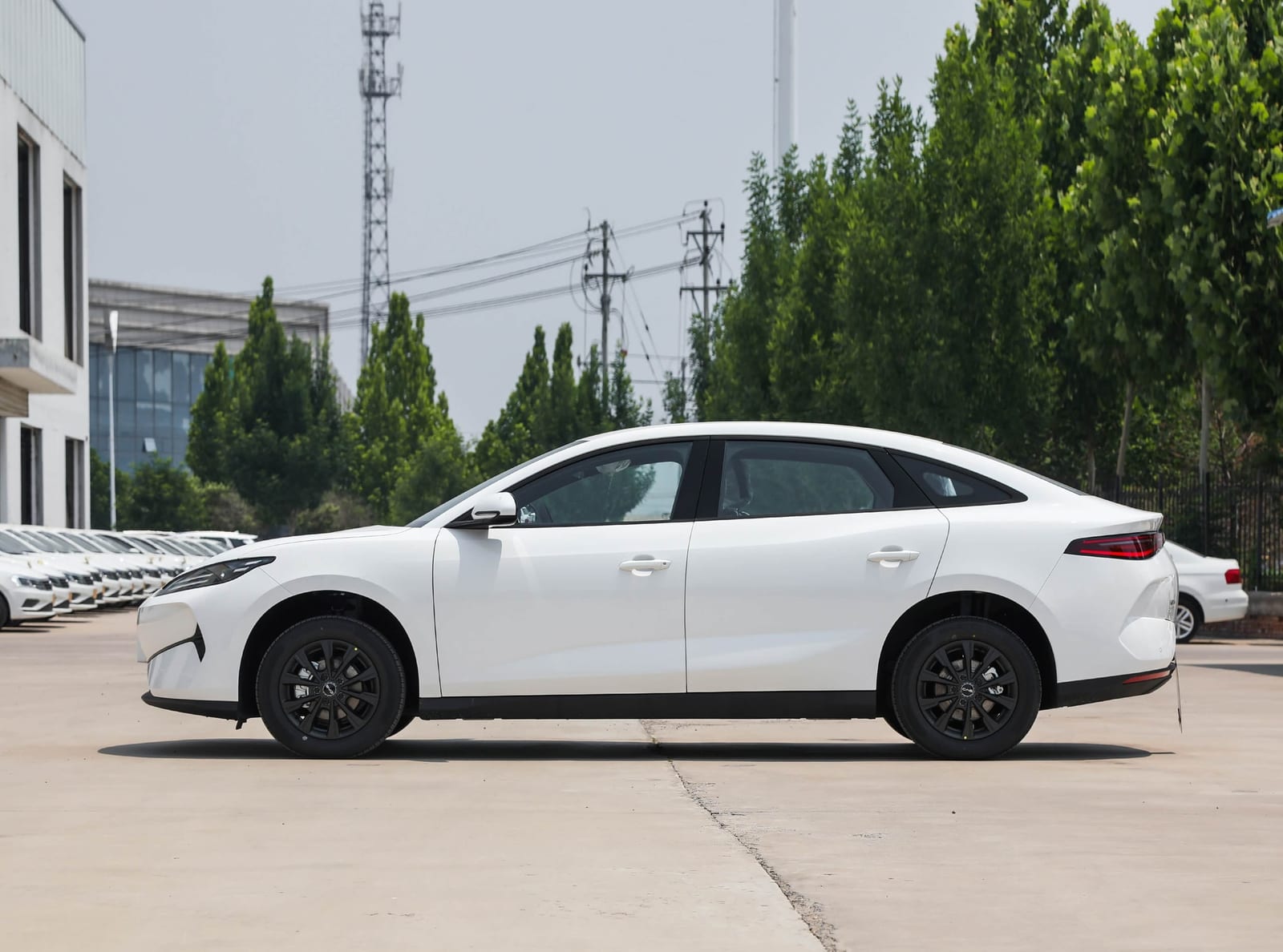 BYD E7 Smart Edition Zhixing 520KM 2025, կողքից
