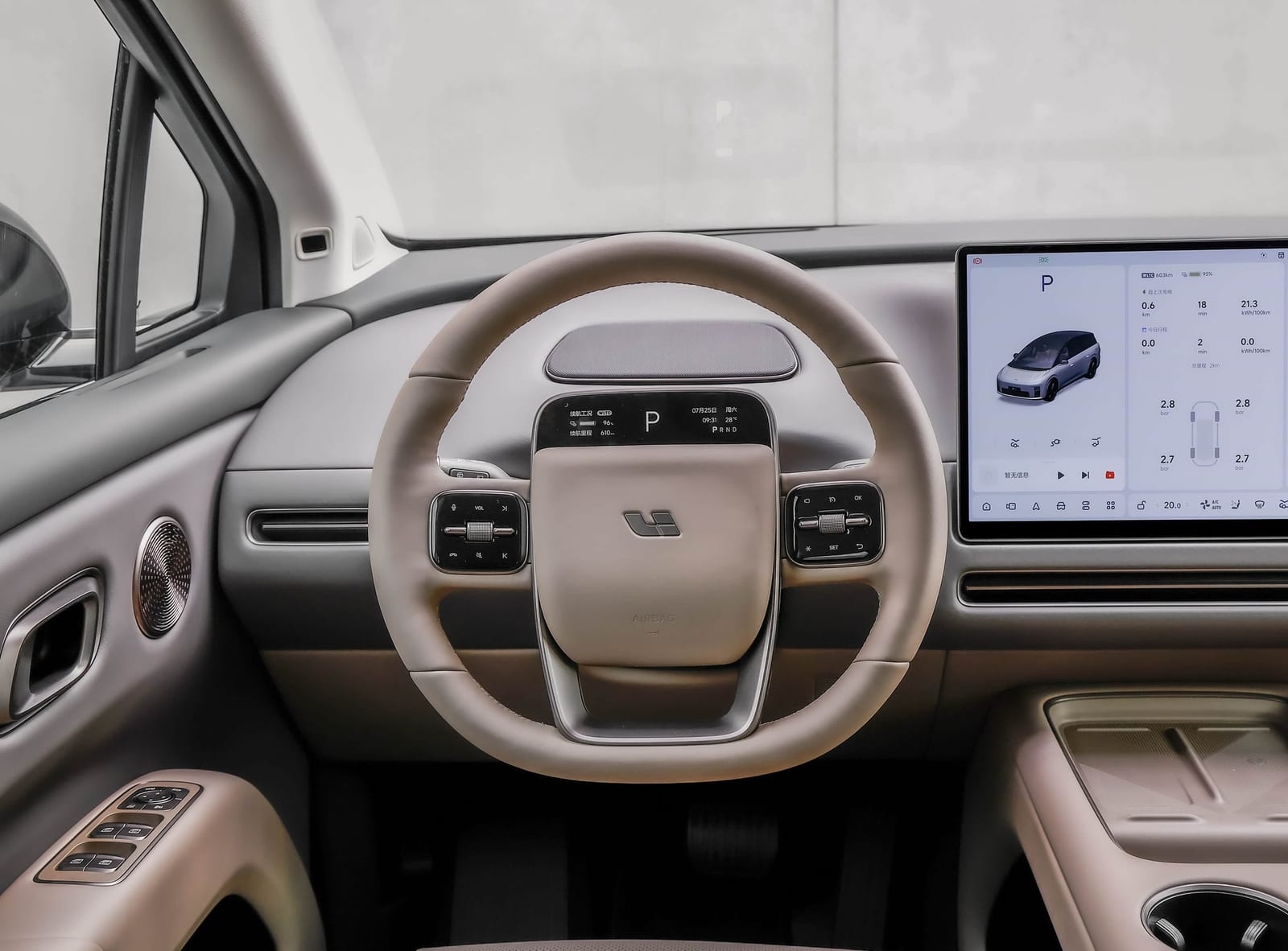 LIXIANG i8 STANDARD AWD 720KM 2026, վահանակ