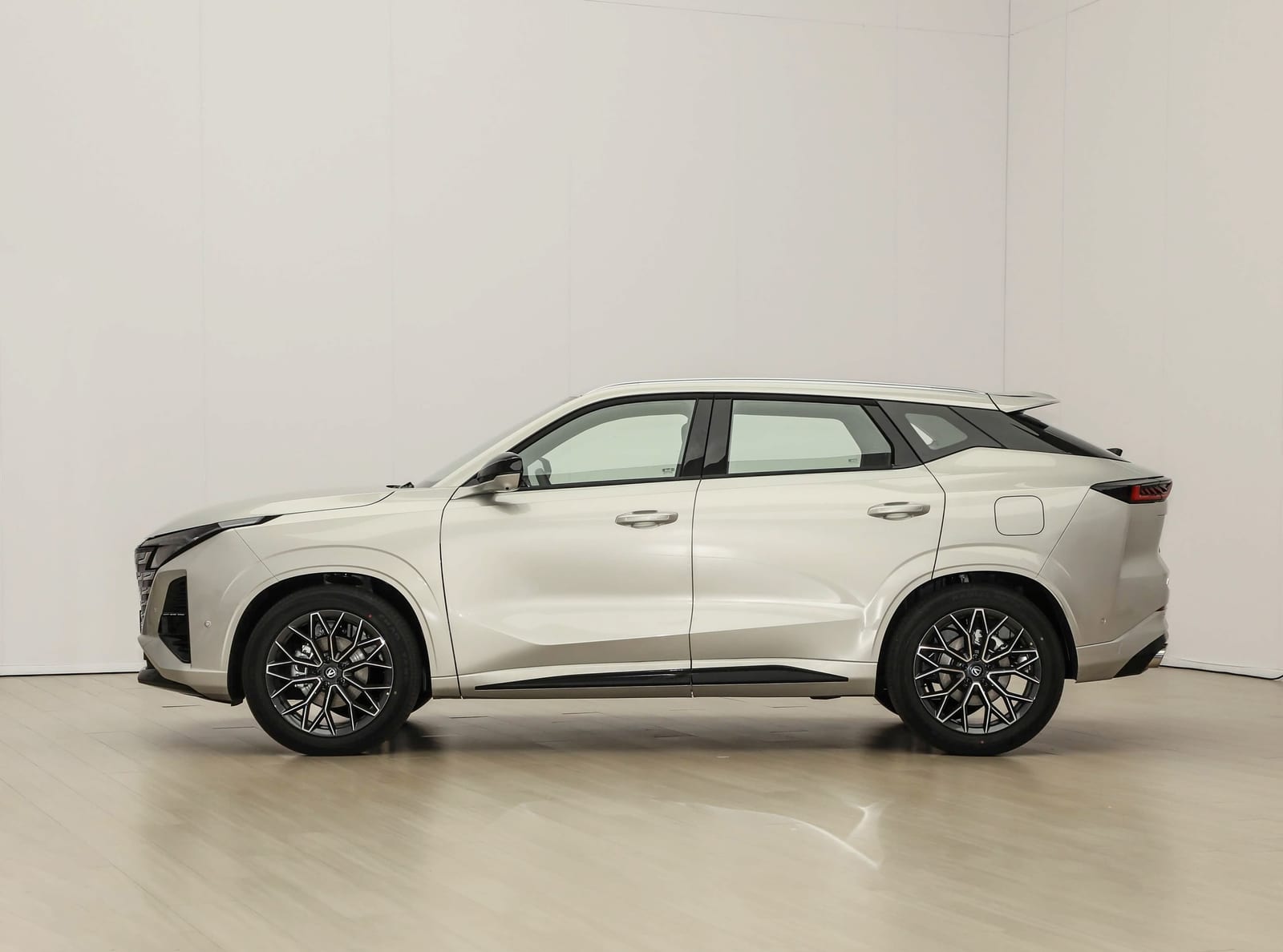 CHANGAN UNI-Z Progressive 130 km 2026, կողքից