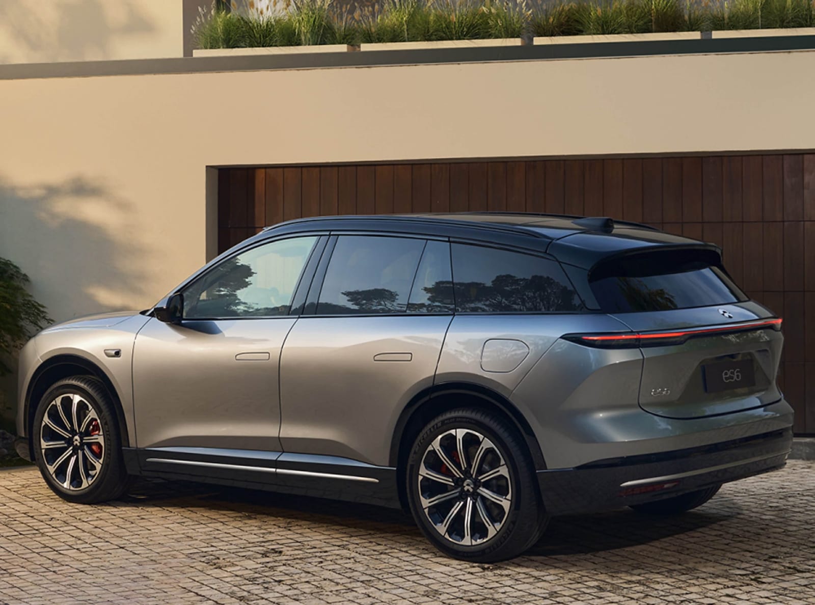 NIO EL6 75 kWh AWD 2026, հետևից անկյունագծով