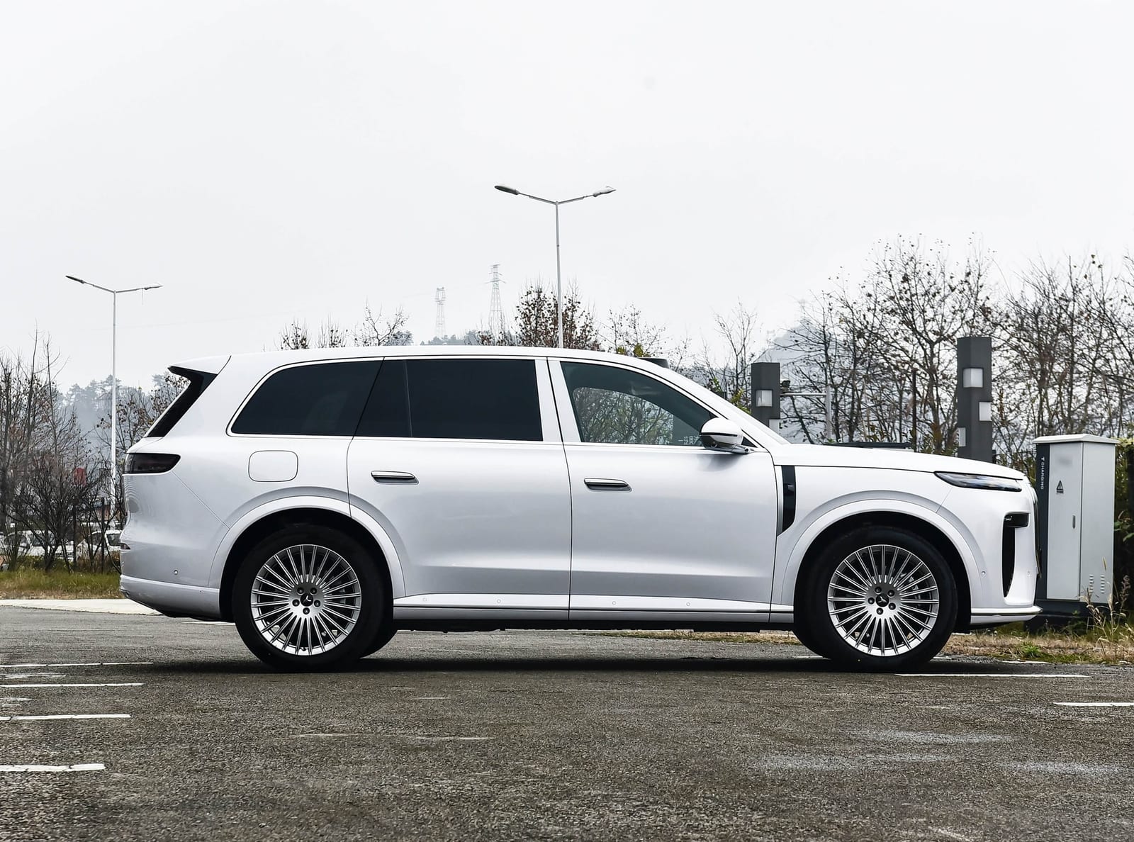 VOYAH TAISHAN PHEV AWD 2026, կողքից