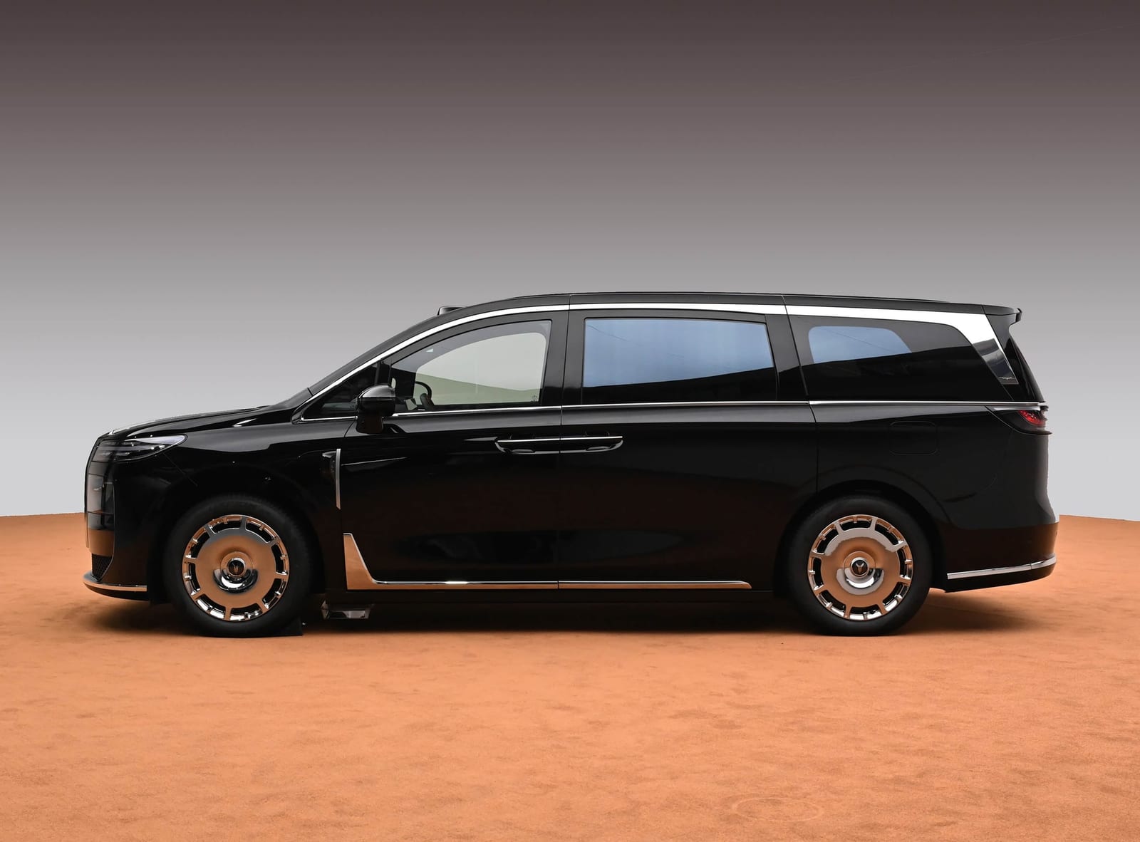 VOYAH DREAM PHEV 350 km AWD 2026, կողքից