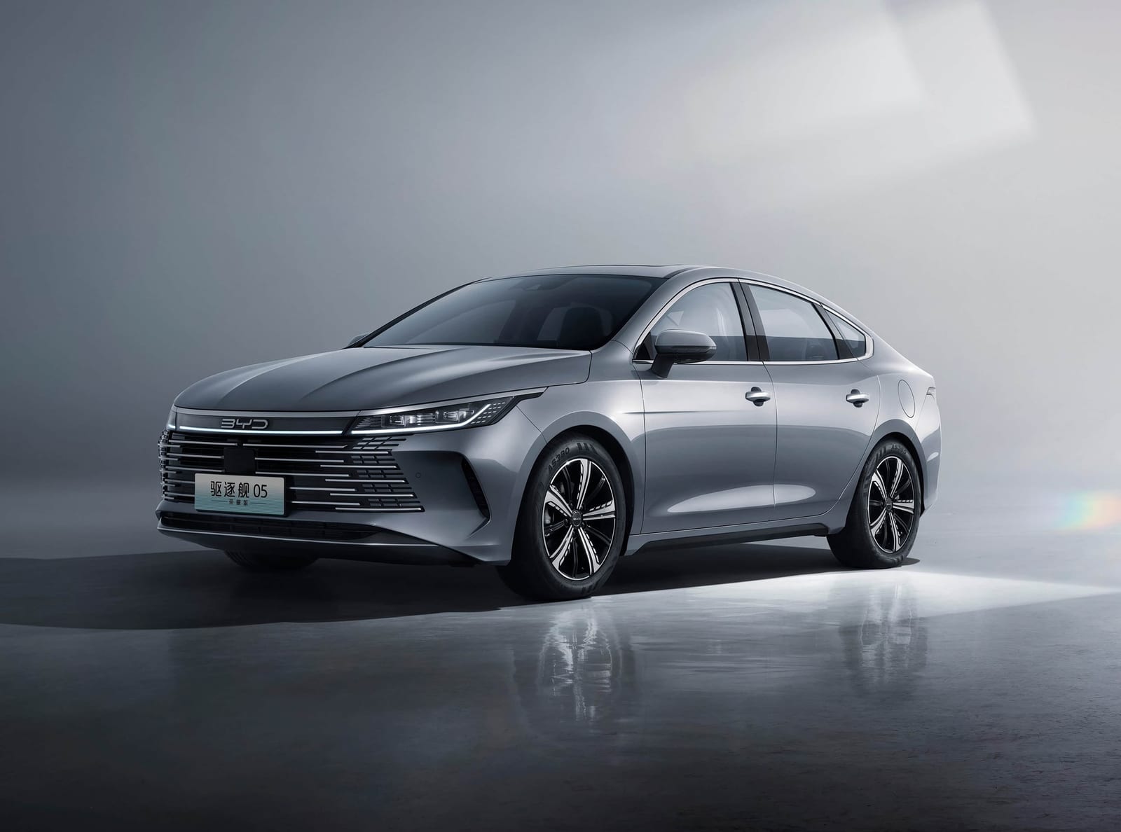 BYD Destroyer 05 DM-i Honor Luxury 120KM 2024, առջևից անկյունագծով