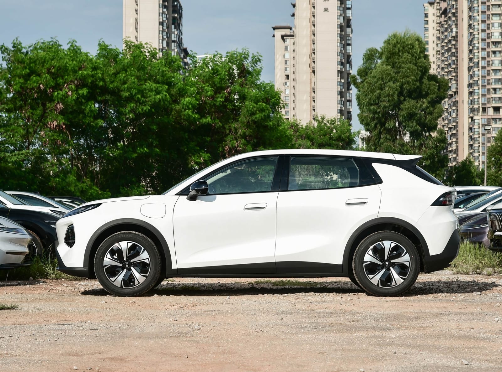 CHANGAN NEVO Q05 506 Max 2026, կողքից