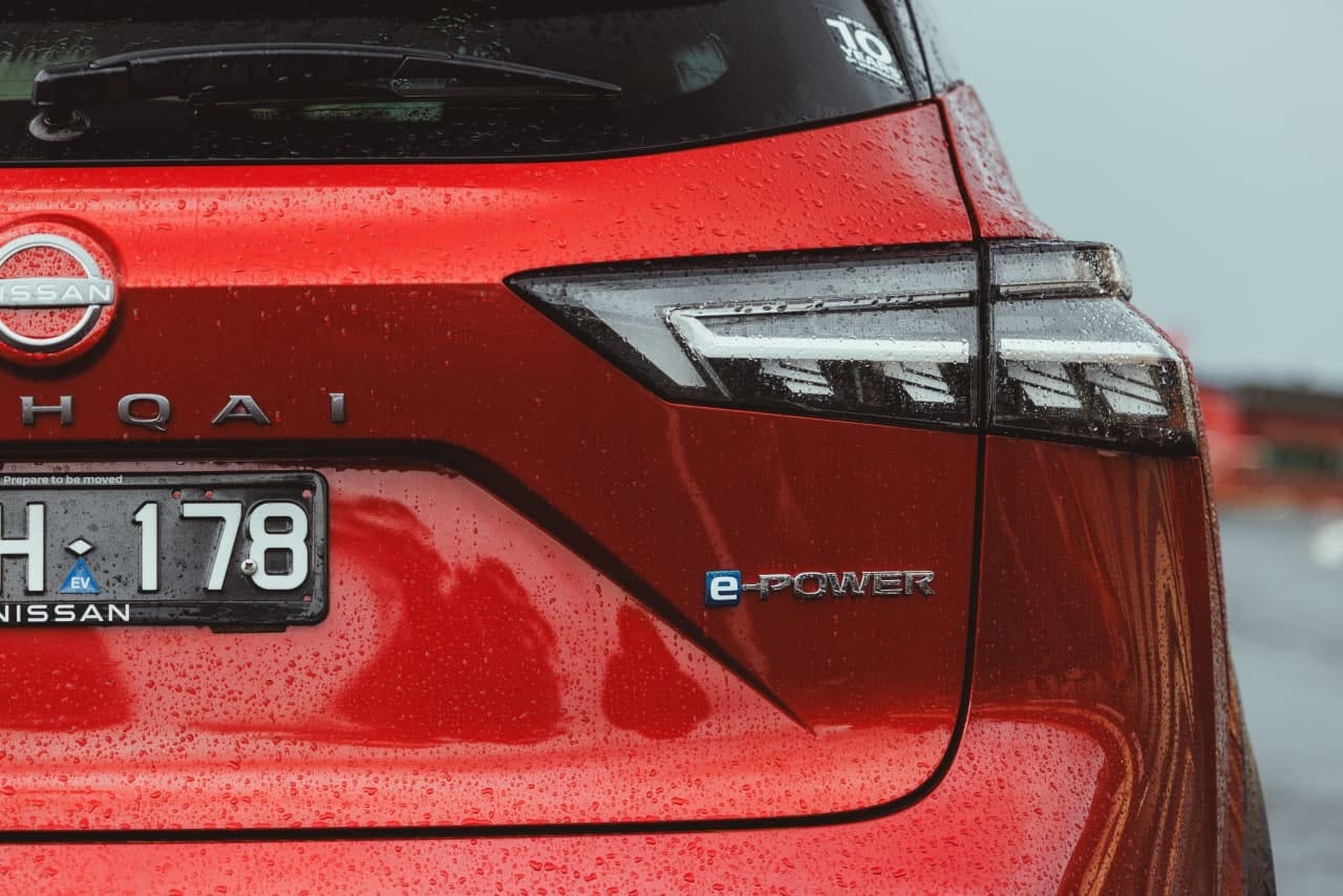 Nissan Qashqai e-POWER SL FWD 2026, հետևից անկյունագծով