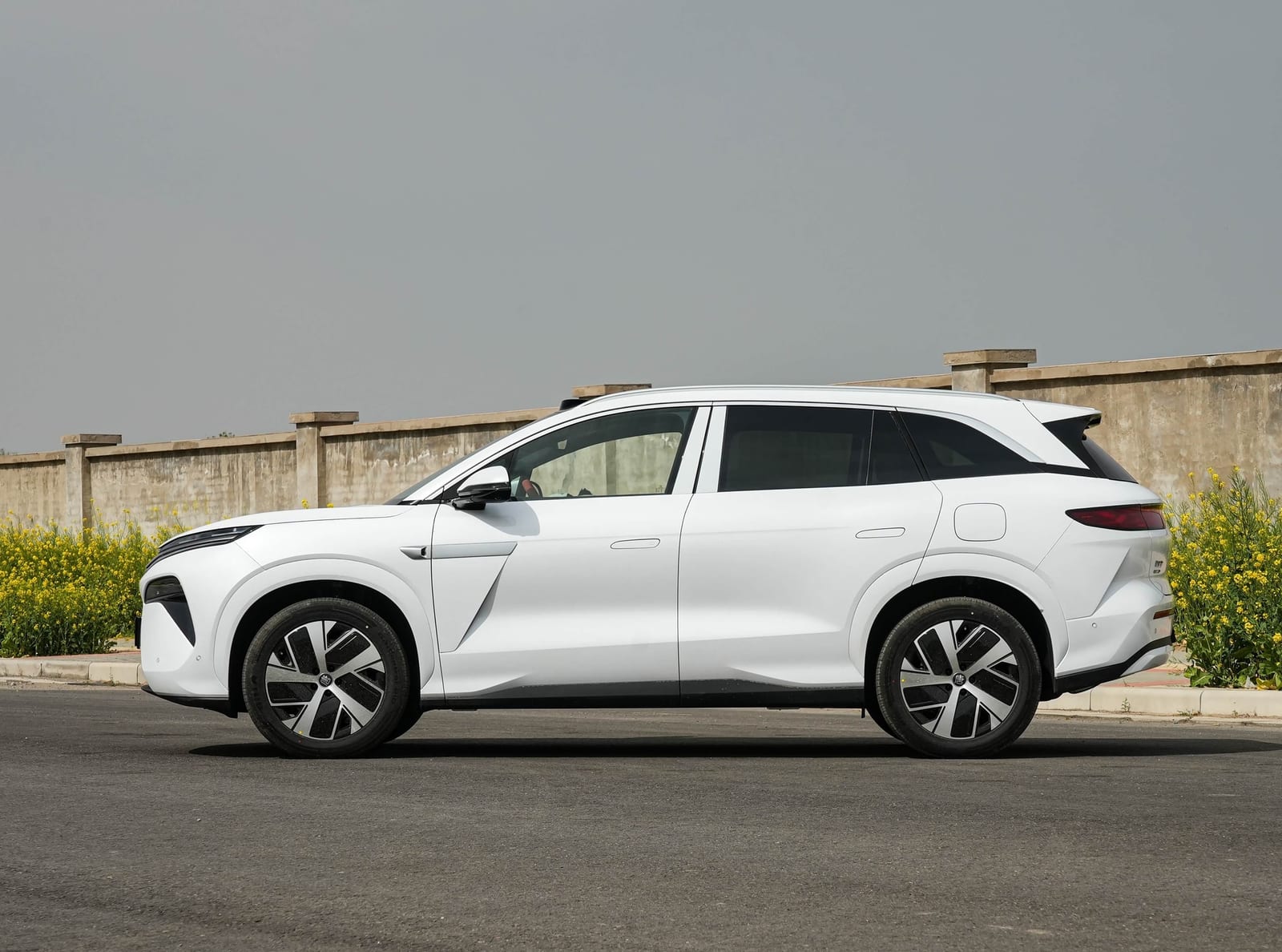 BYD Tang L 670km RWD LiDAR Flagship 2025, կողքից