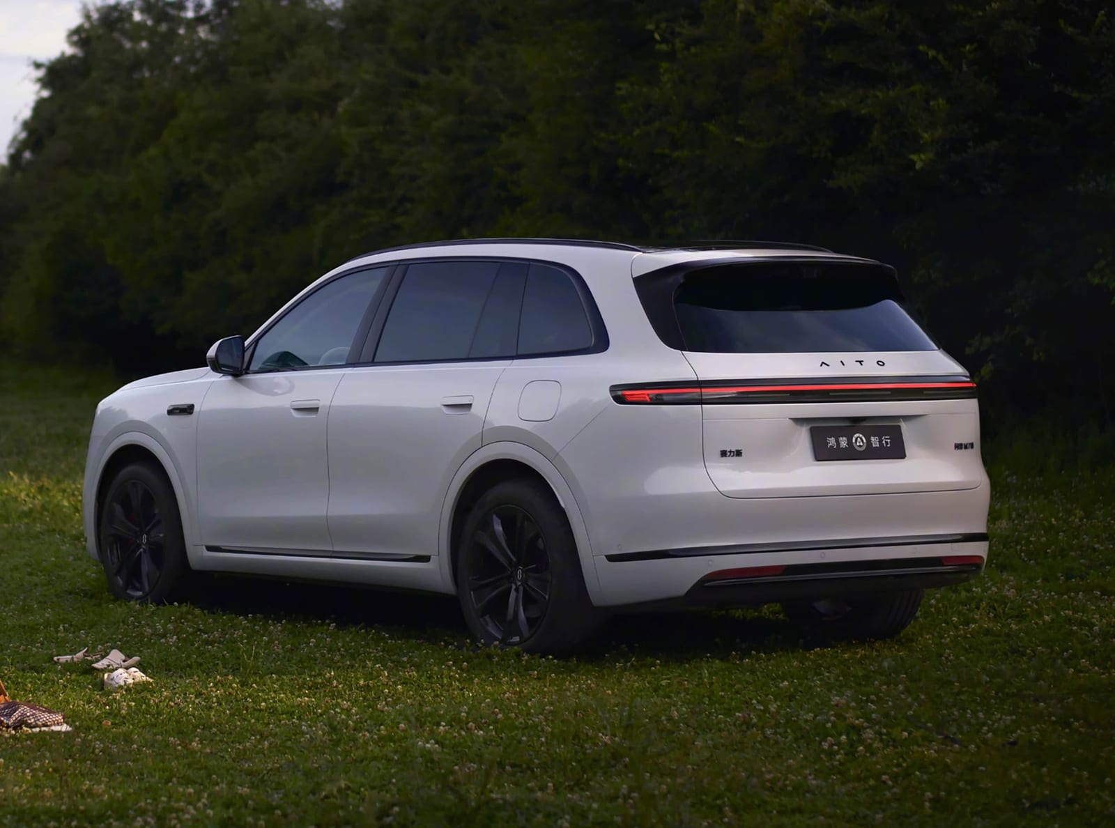 Aito M7 Ultra AWD 5-seat 2025, հետևից անկյունագծով