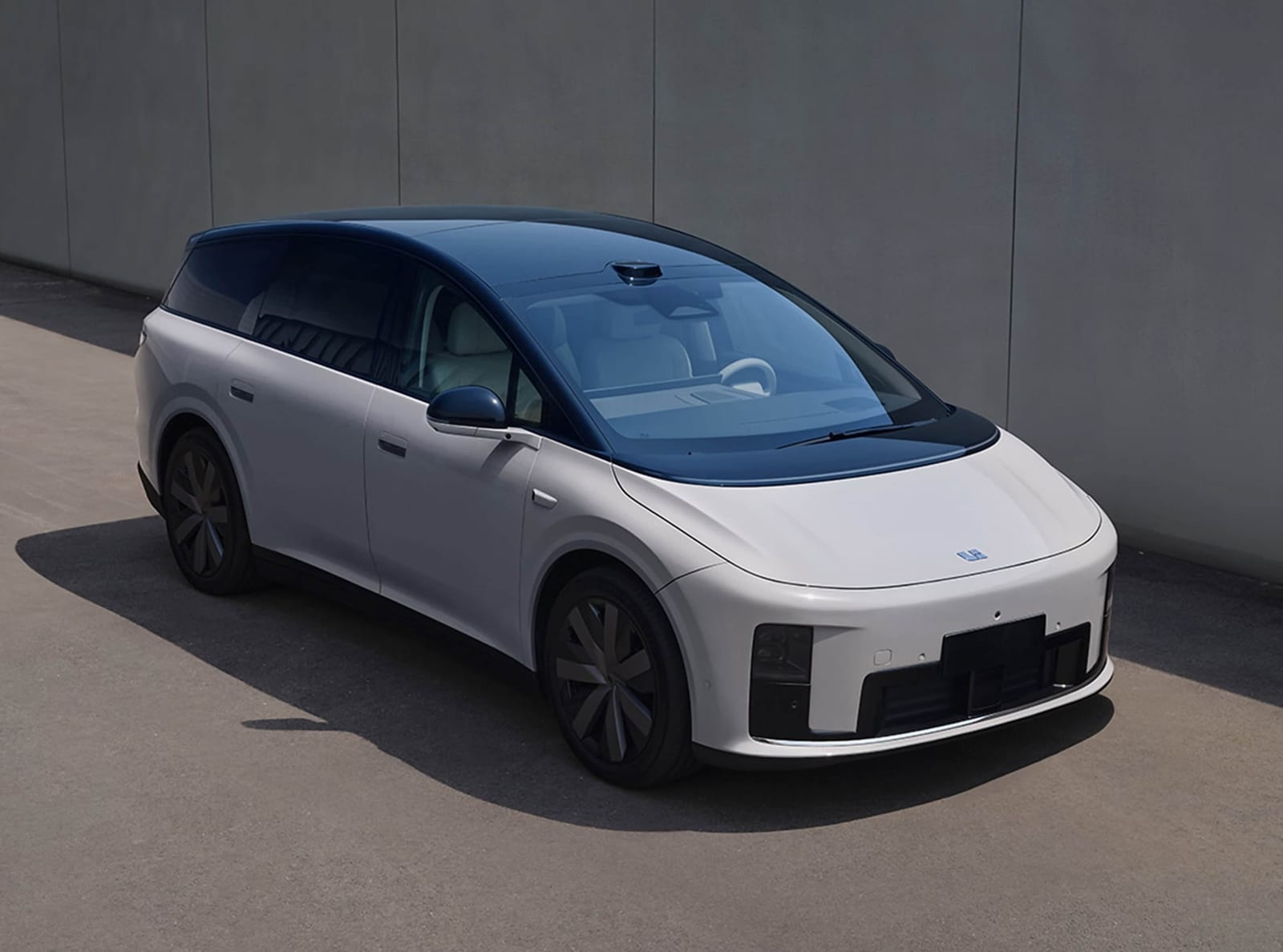 LIXIANG i8 STANDARD AWD 720KM 2026, առջևից անկյունագծով