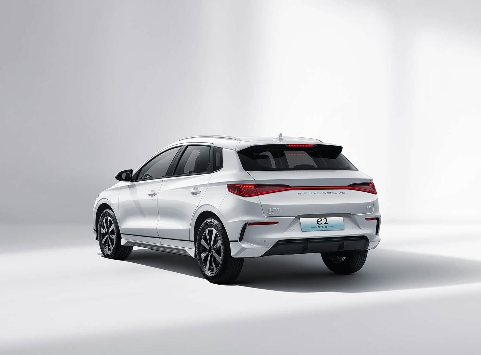 BYD E2 Luxury 405KM 2025, հետևից անկյունագծով