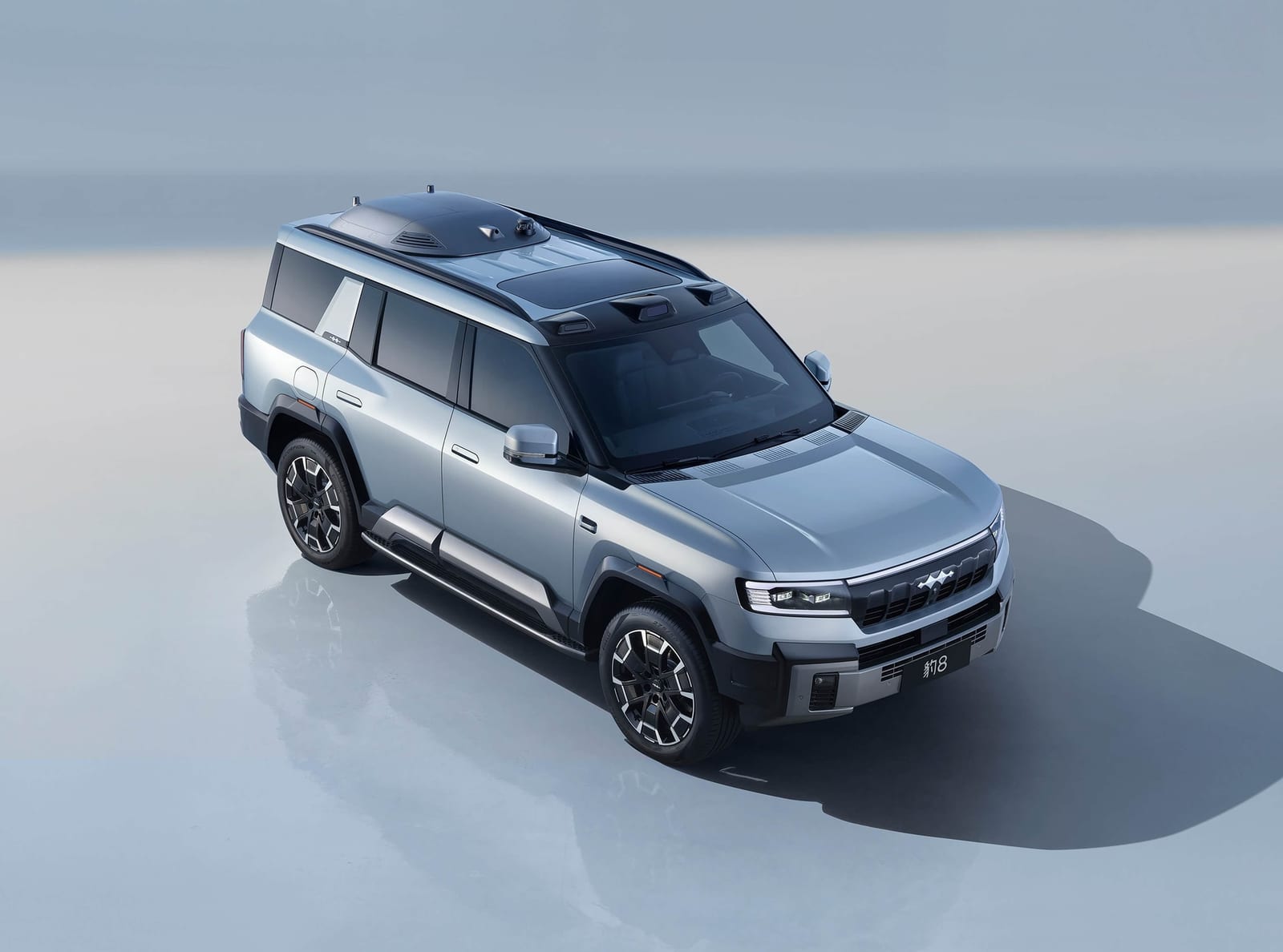 BYD Leopard 8 Flagship 7-seat 2025, առջևից անկյունագծով
