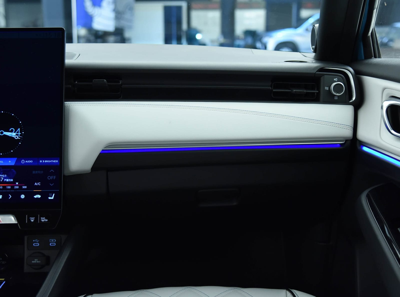 Honda e:NS1 Full 2023, վահանակ