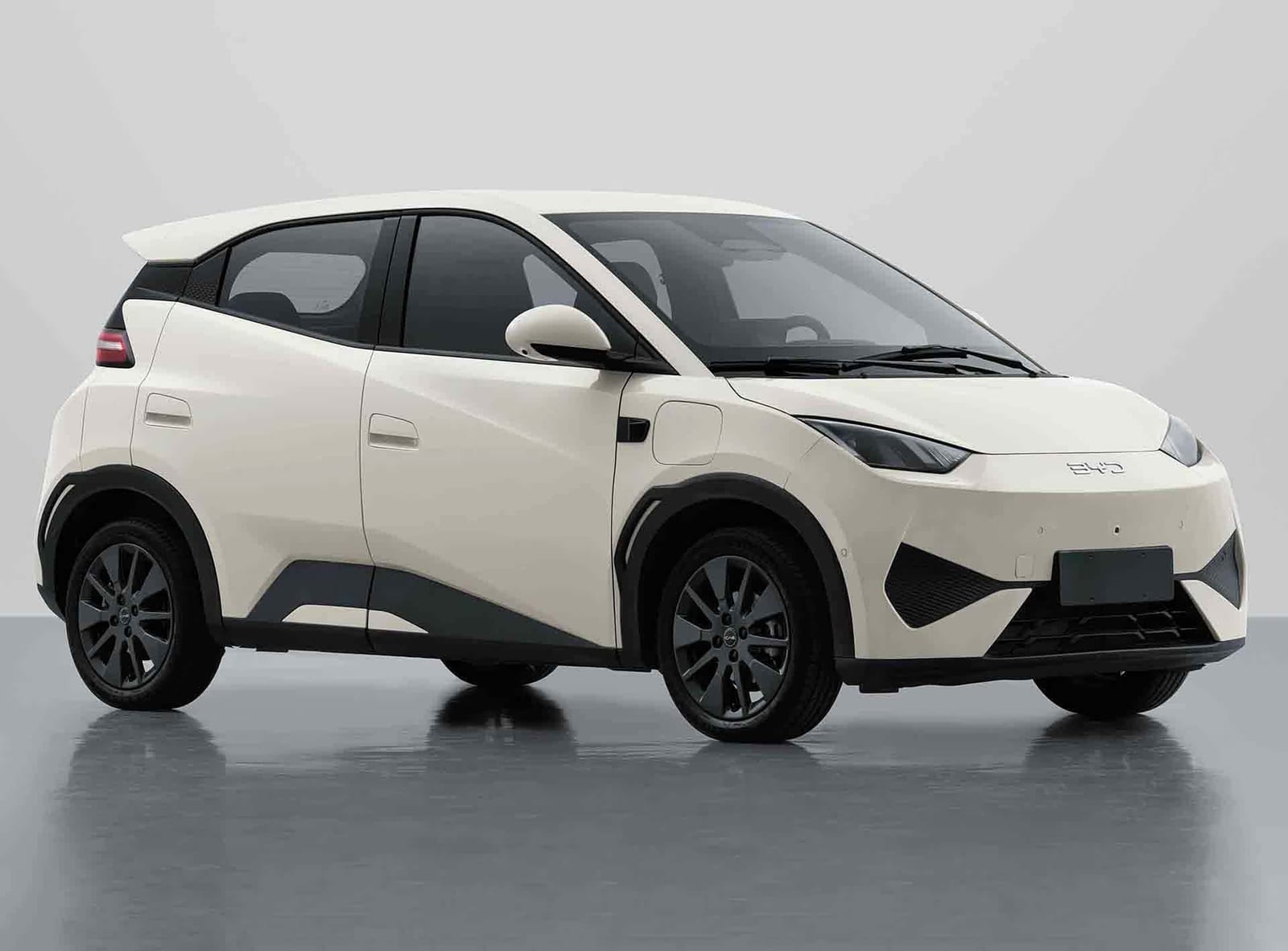 BYD Seagull՝ սպիտակ, առջևից անկյունագծով