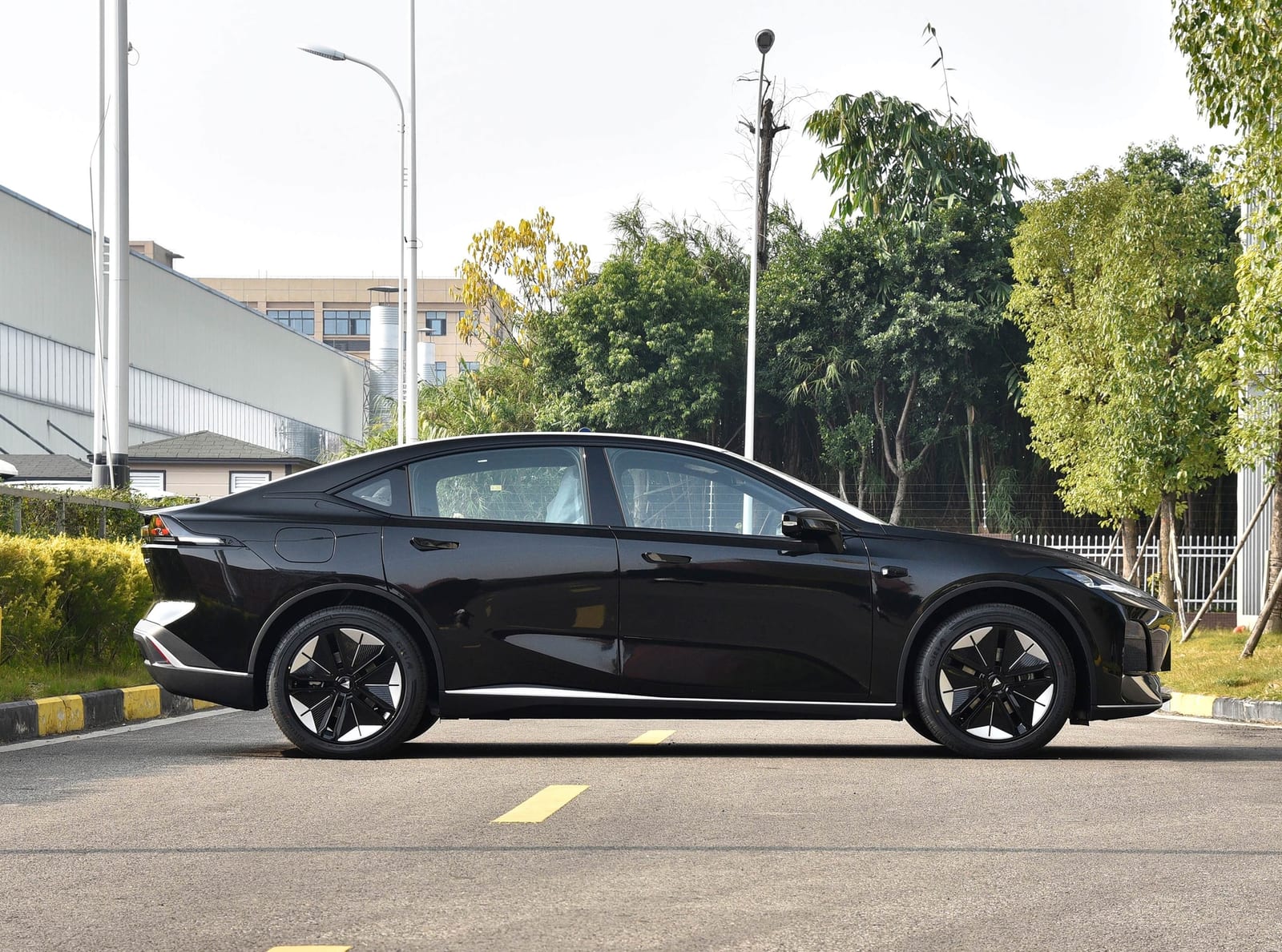 CHANGAN DEEPAL SL03 220 SPORT 2025, կողքից