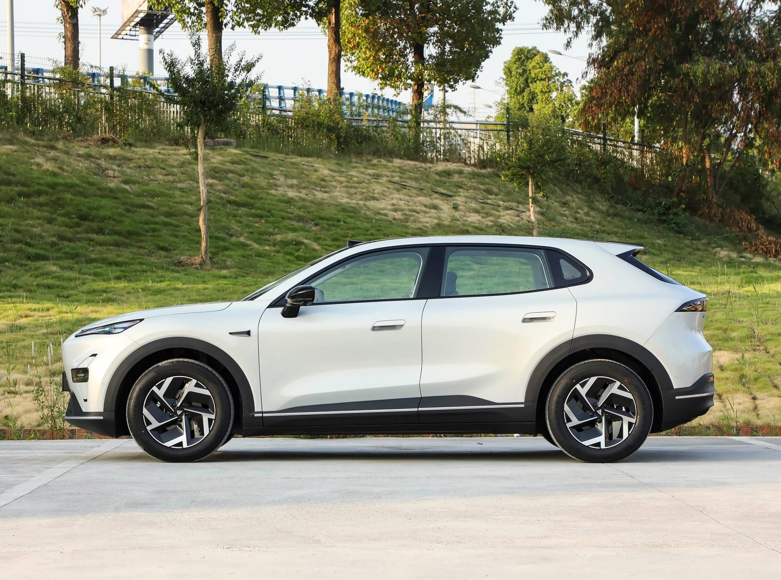 CHANGAN DEEPAL S05 REEV 200KM 2026, կողքից