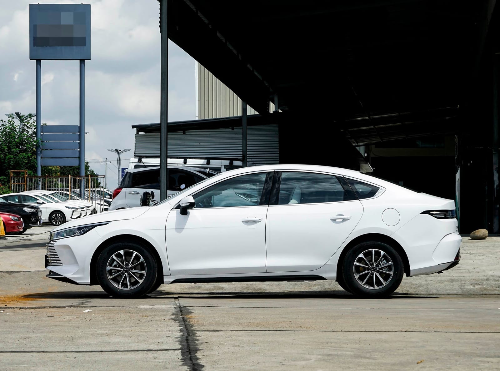 BYD Destroyer 05 DM-i Honor Luxury 120KM 2024, կողքից