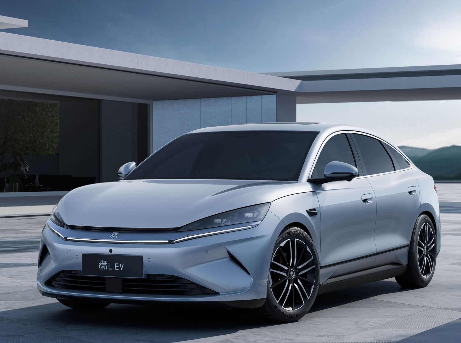 BYD Qin L EV՝ կապույտ արտաքին տեսք