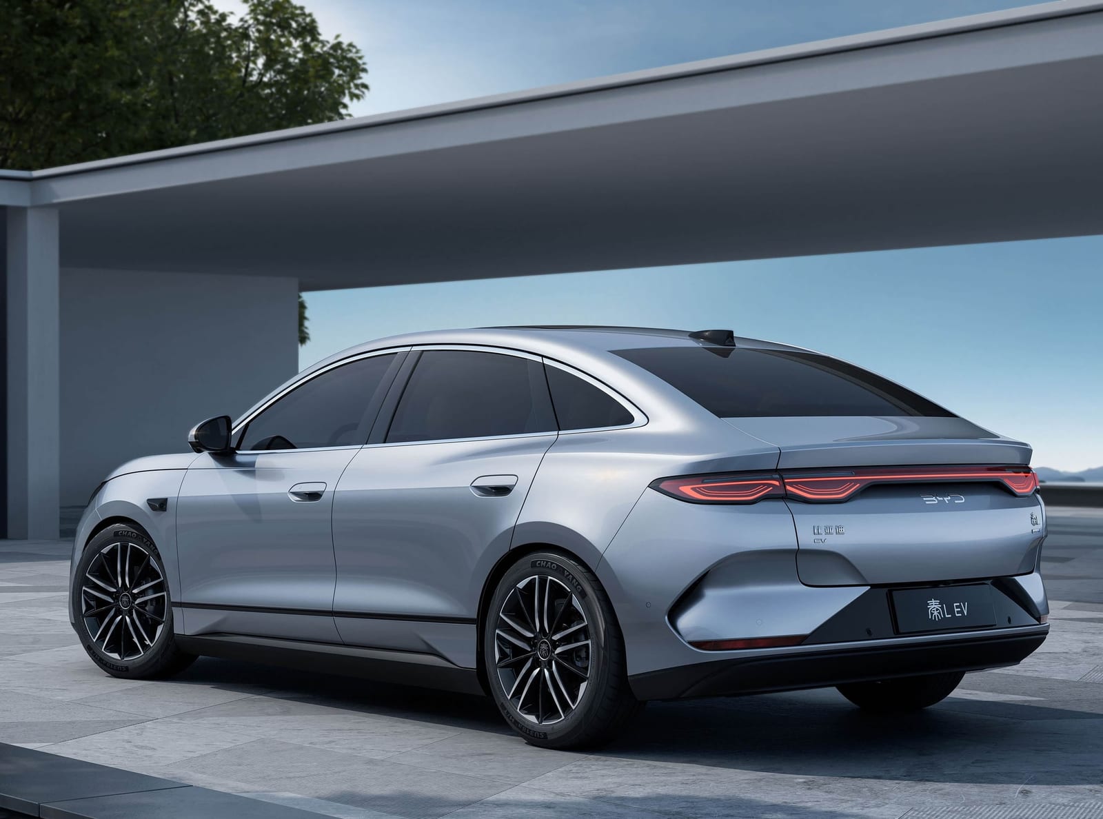 BYD Qin L EV՝ կապույտ արտաքին տեսք